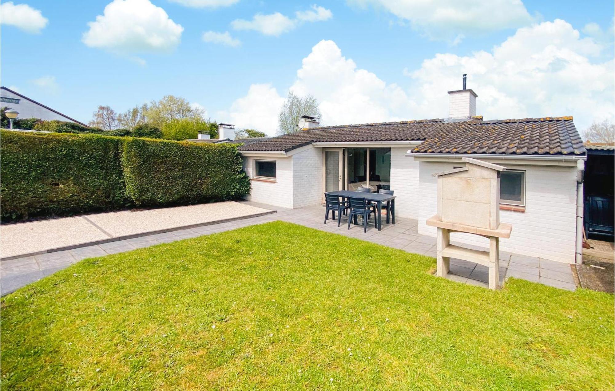 3 Bedroom Awesome Home In Oostduinkerke Exterior foto